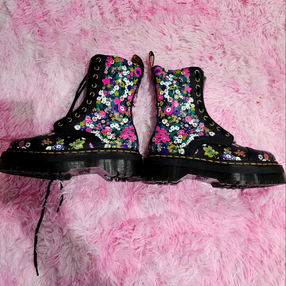 DR. MARTENS AIRWALK FLORAL COMBAT BOOTS